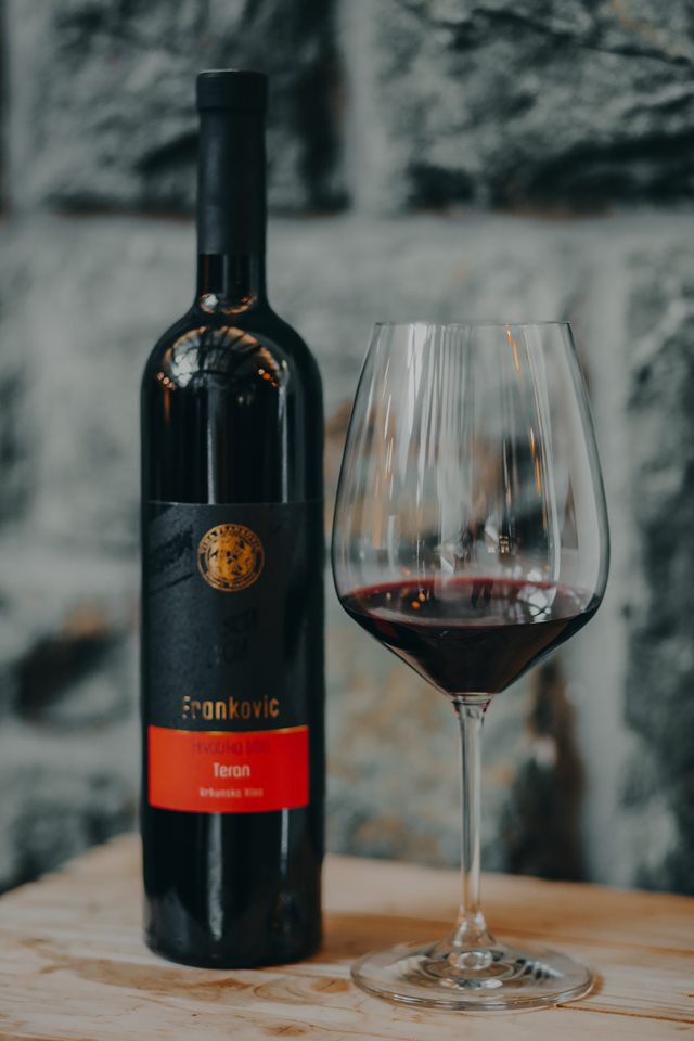 Ljepota okusa Terana u vinskoj čaši